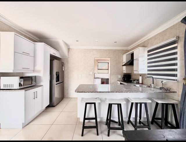 3 BEDROOM HOUSE FOR SALE IN THATCHFIELD